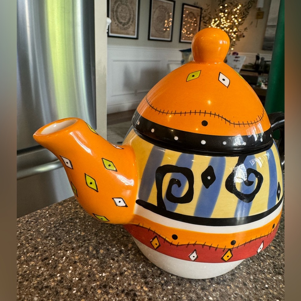 Vintage Bella Case Small Teapot - Picture 2 of 5